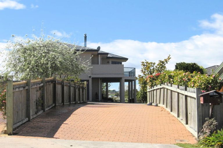 Photo of property in 8 Amoroa Place, Acacia Bay, Taupo, 3330
