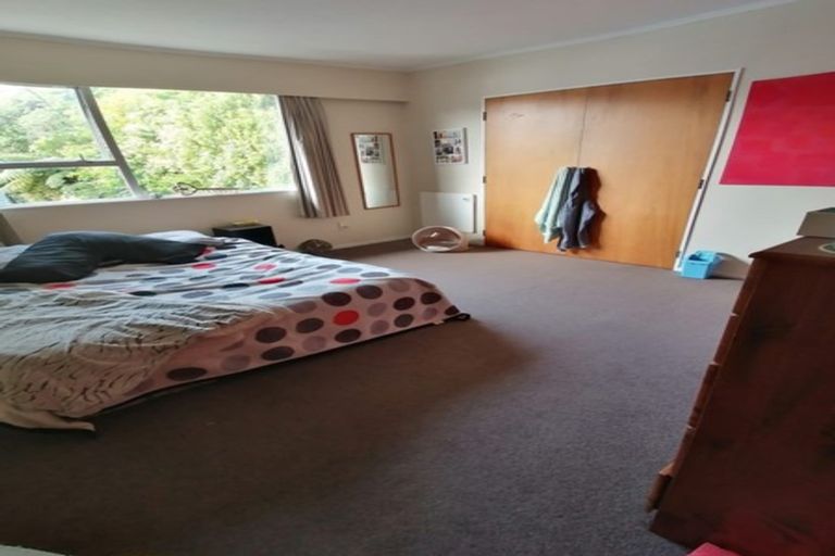 Photo of property in 32 Glanmire Road, Newlands, Wellington, 6037