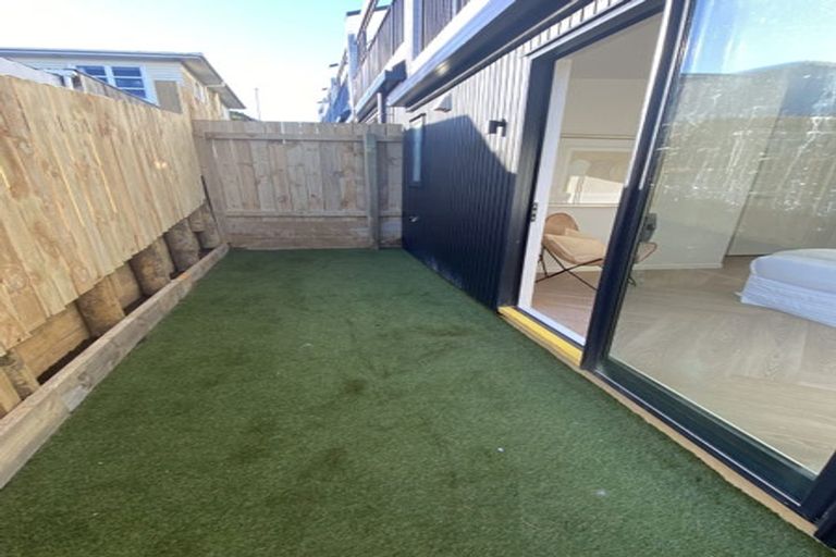 Photo of property in 2/11 Lewis Road, Pakuranga, Auckland, 2010