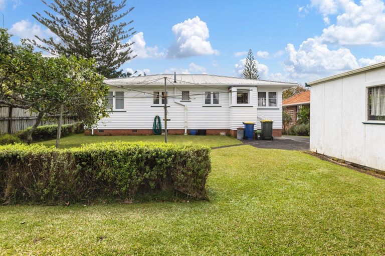 Photo of property in 13 Beaubank Road, Kelston, Auckland, 0602