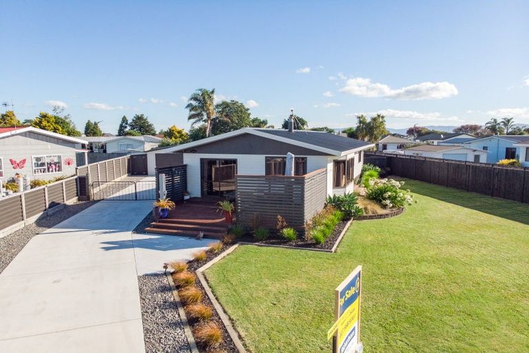 Photo of property in 20 Miller Place, Ngatea, 3503