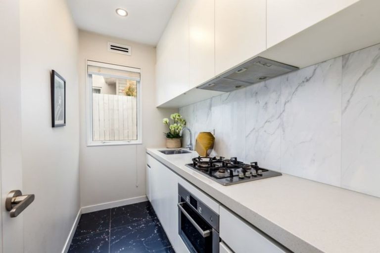 Photo of property in 64 Huntington Park Drive, Greenhithe, Auckland, 0632