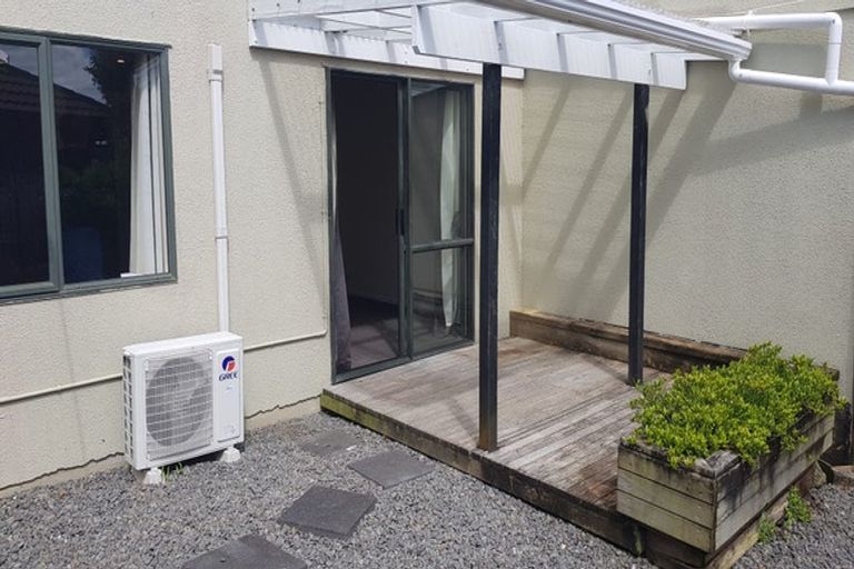 Photo of property in 8/3 Orwell Road, Greenhithe, Auckland, 0632