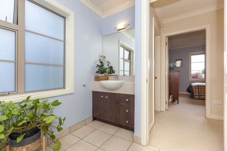 Photo of property in 136 Renown Road, Raumati South, Paraparaumu, 5032