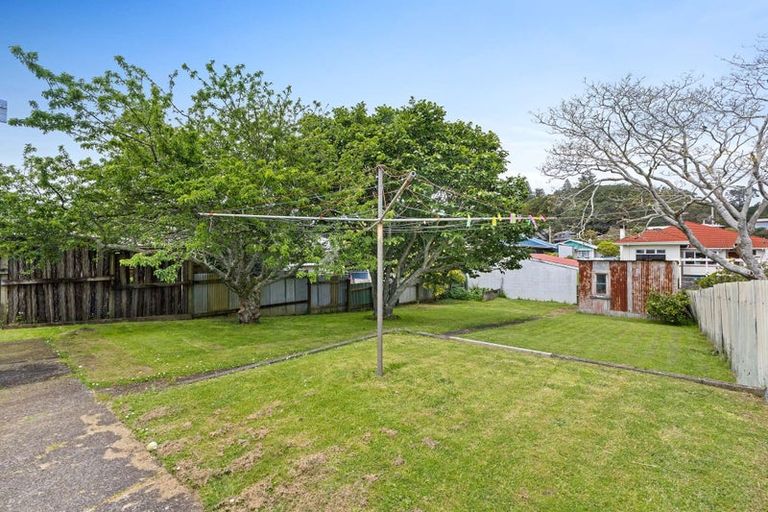 Photo of property in 32 Pendarves Street, New Plymouth, 4310