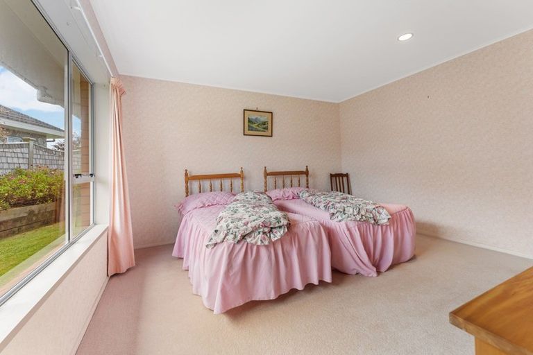 Photo of property in 4 Frank Frethey Place, Highlands Park, New Plymouth, 4312