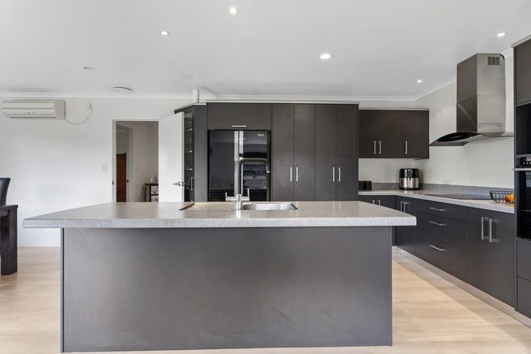 Photo of property in 30 Montague Grove, Stratford, 4332