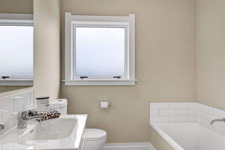 Photo of property in 22 Maple Crescent, Whalers Gate, New Plymouth, 4310