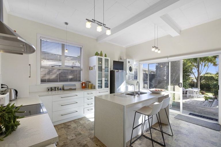 Photo of property in 249 Courtenay Street, Strandon, New Plymouth, 4312