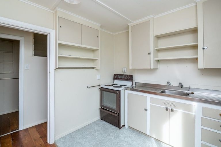 Photo of property in 2/14 Seddon Street, Carterton, 5713