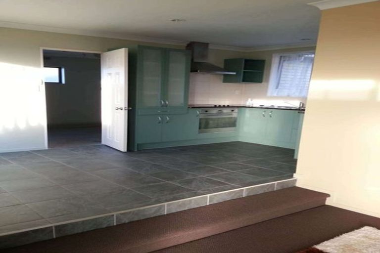 Photo of property in 2 Ballyward Close, East Tamaki, Auckland, 2013