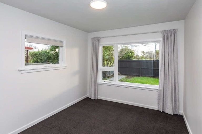 Photo of property in 94 Avondale Road, Avondale, Christchurch, 8061