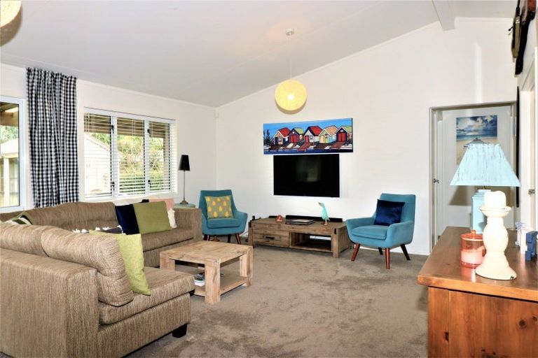 Photo of property in 43 Kon Tiki Road, Whiritoa, Whangamata, 3691