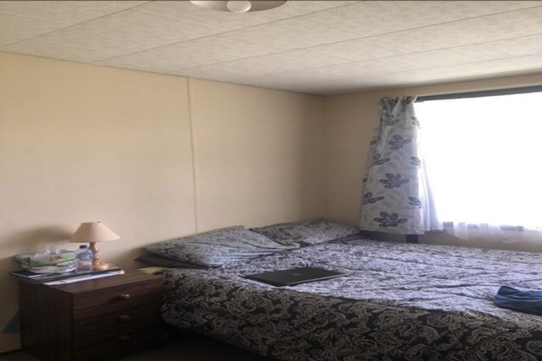 Photo of property in 2/15 Barneys Farm Road, Clendon Park, Auckland, 2103