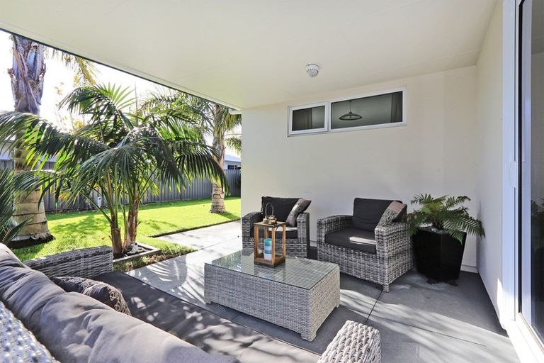 Photo of property in 16 Milford Place, Poraiti, Napier, 4112