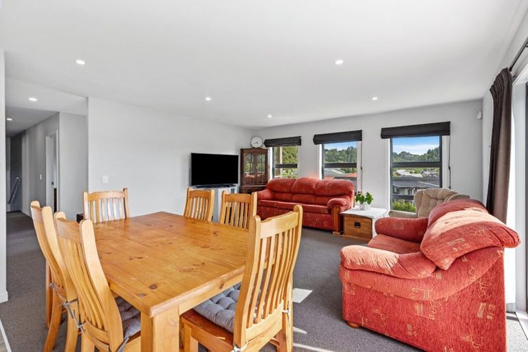 Photo of property in 17 Rochfort Crescent, Pyes Pa, Tauranga, 3112