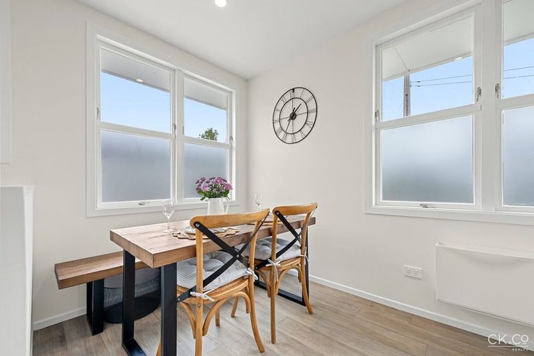 Photo of property in 1a Saulbrey Grove, Woburn, Lower Hutt, 5010