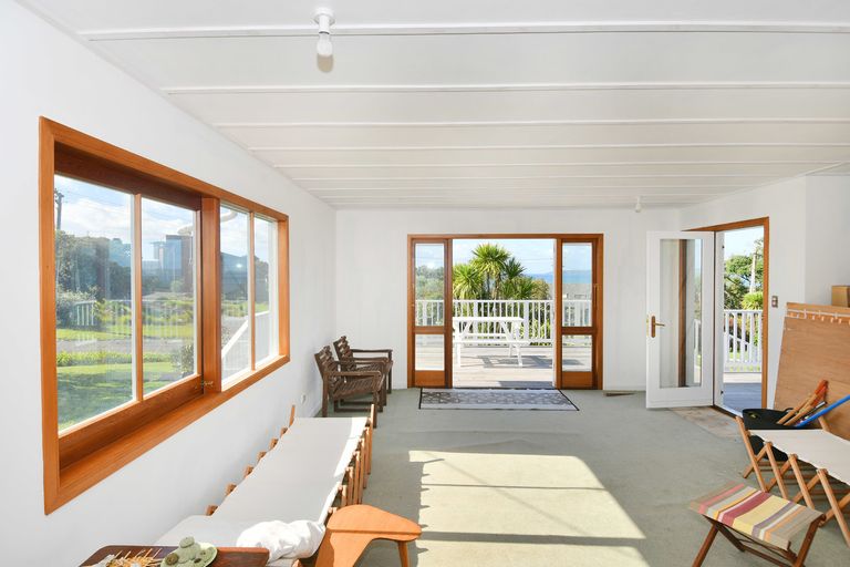 Photo of property in 4 Penguin Street, Leigh, 0985