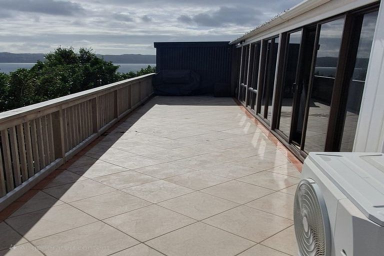 Photo of property in 27 Kaikoura Street, Maupuia, Wellington, 6022