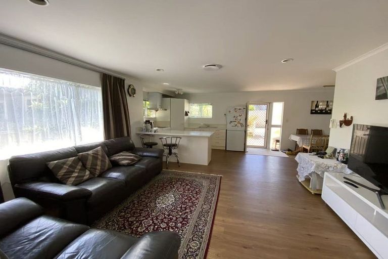 Photo of property in 1/269 Great North Road, Henderson, Auckland, 0612