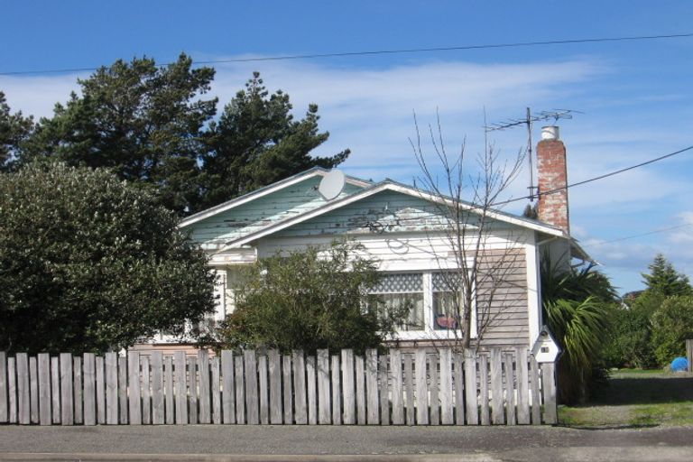 Photo of property in 12 Hickson Street, Featherston, 5710