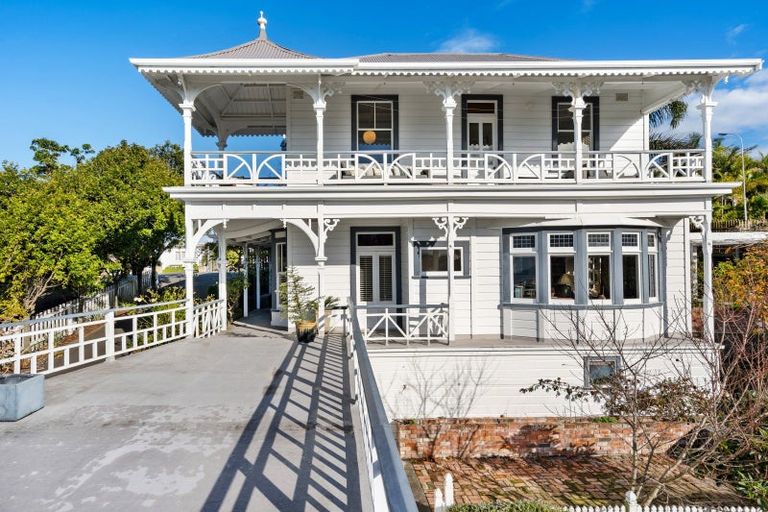 Photo of property in 15 Colenso Avenue, Hospital Hill, Napier, 4110