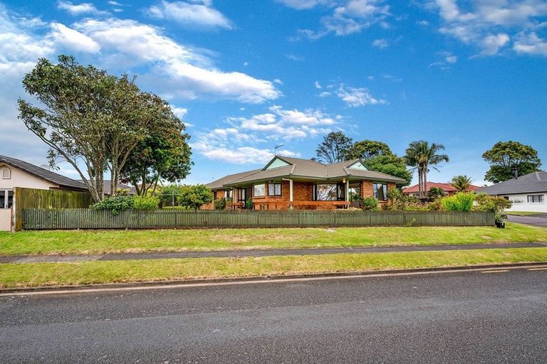 Photo of property in 2 Oakwood Place, Pukekohe, 2120