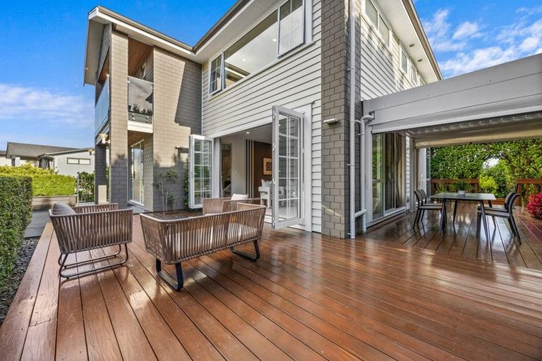 Photo of property in 4b Hilton Close, Fairview Heights, Auckland, 0632