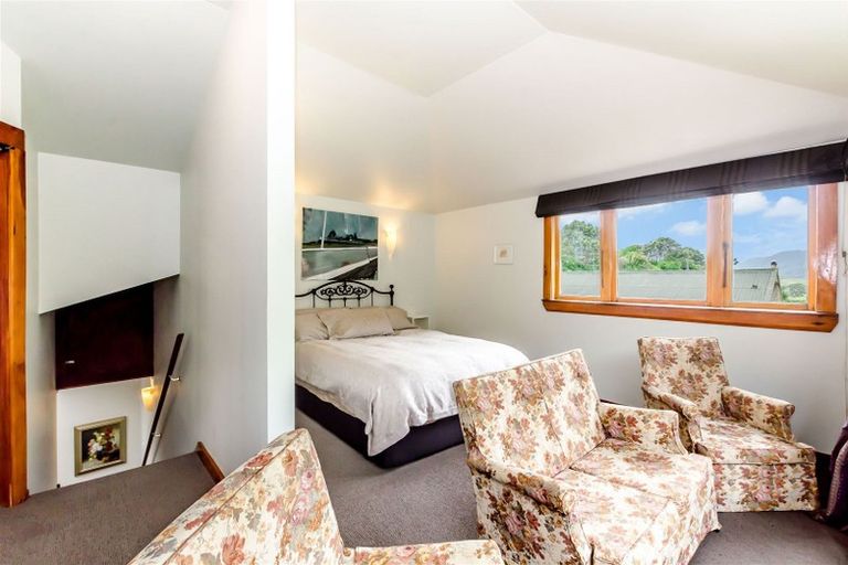 Photo of property in 72 Tilley Road, Paekakariki, 5034