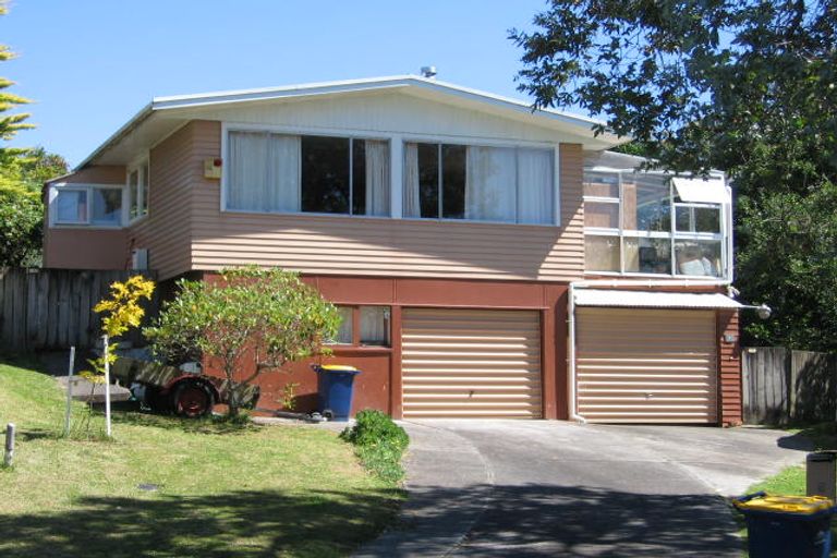 Photo of property in 7 Idyll Place, Northcross, Auckland, 0632