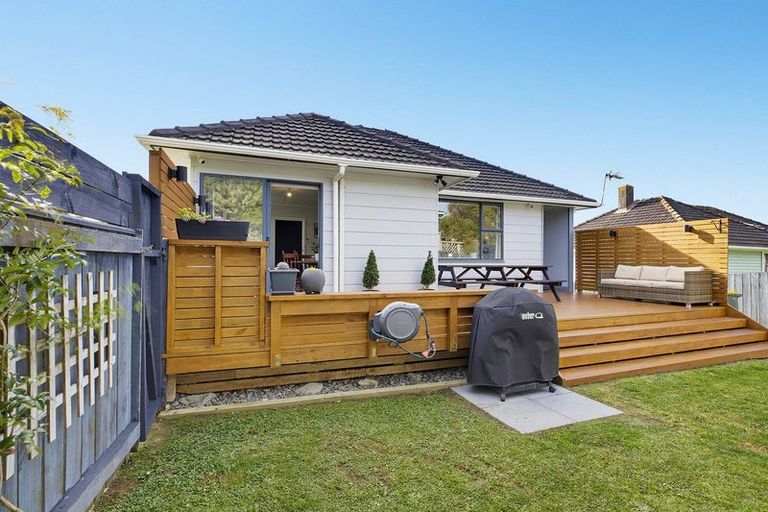 Photo of property in 110 Main Road, Titahi Bay, Porirua, 5022