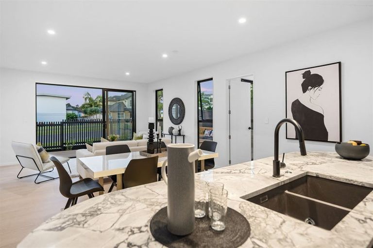 Photo of property in 7/5 Lemon Grove Lane, Greenhithe, Auckland, 0632