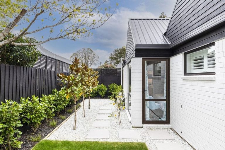 Photo of property in 27b Bryndwr Road, Fendalton, Christchurch, 8052