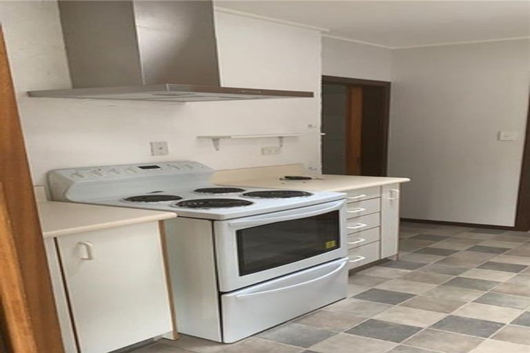 Photo of property in 70 Nimmo Avenue East, Waikanae, 5036