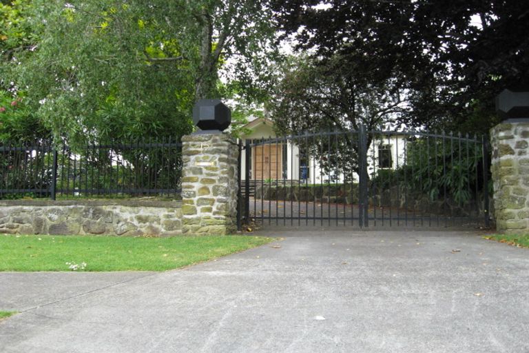 Photo of property in 15 Ambury Road, Mangere Bridge, Auckland, 2022