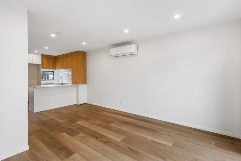 Photo of property in 323 Glengarry Road, Glen Eden, Auckland, 0602