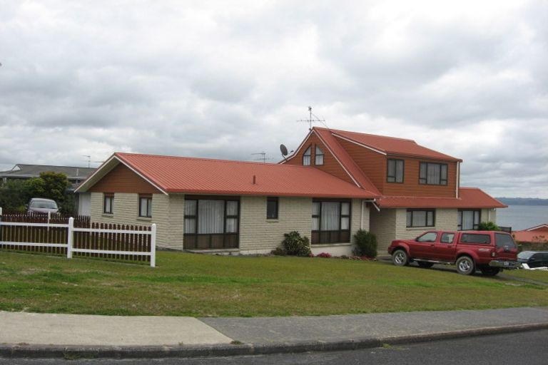 Photo of property in 1344 Whangaparaoa Road, Army Bay, Whangaparaoa, 0930
