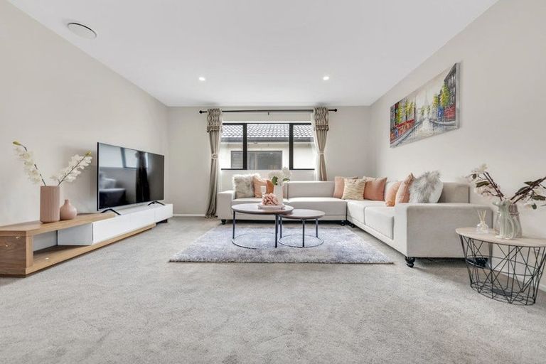 Photo of property in 30 Rosewell Crescent, Flat Bush, Auckland, 2019