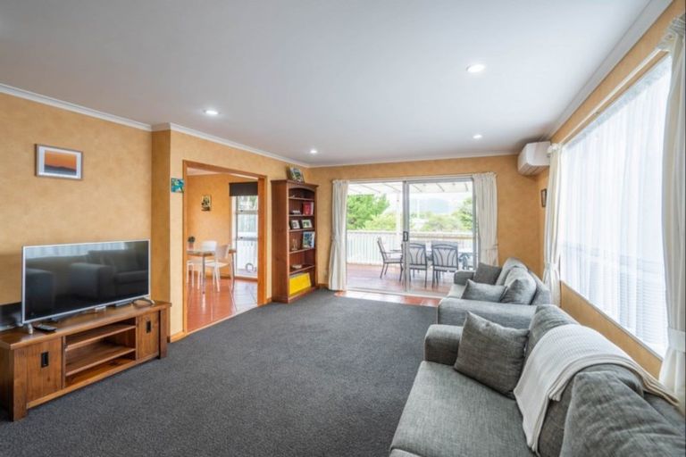 Photo of property in 14 Hollis Road, Paraparaumu Beach, Paraparaumu, 5032