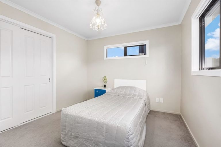 Photo of property in 5 Dusky Crescent, Aotea, Porirua, 5024