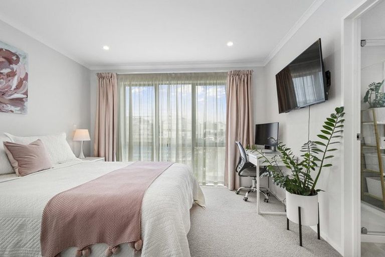 Photo of property in 30 Ringa Matau Road, Hobsonville, Auckland, 0616