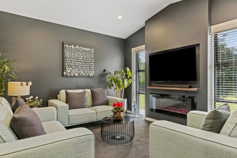 Photo of property in 2 Nga Tui Lane, Acacia Bay, Taupo, 3385