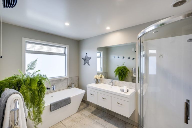 Photo of property in 6 Pelorus Avenue, Poraiti, Napier, 4112