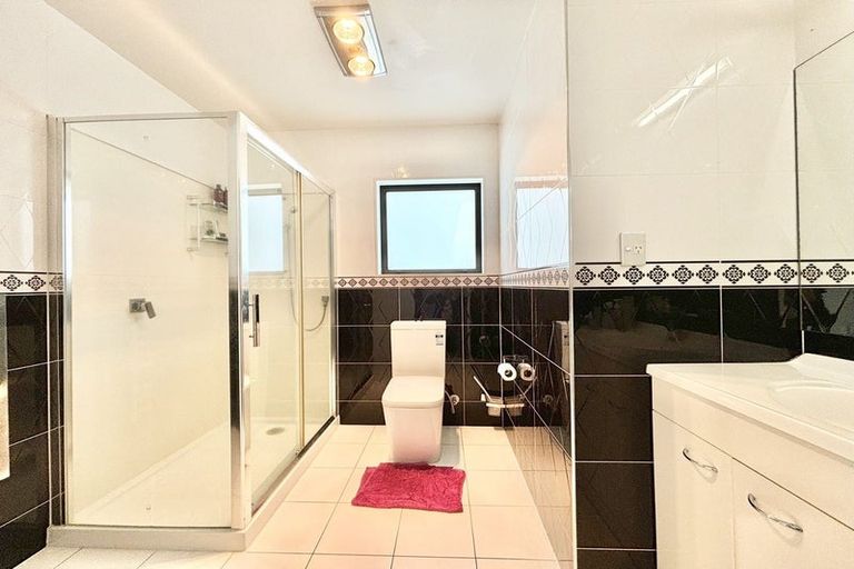 Photo of property in 51 James Laurie Street, Henderson, Auckland, 0612