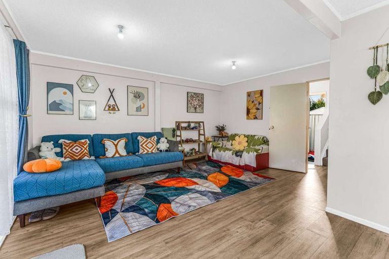 Photo of property in 19 Hollydale Grove, Churton Park, Wellington, 6037