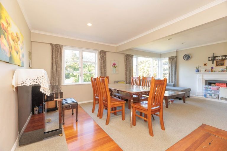 Photo of property in 92 Newlands Road, Newlands, Wellington, 6037