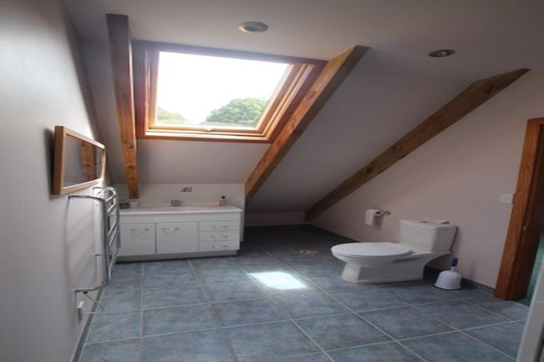 Photo of property in 2 Cascade Avenue, Waiatarua, Auckland, 0604