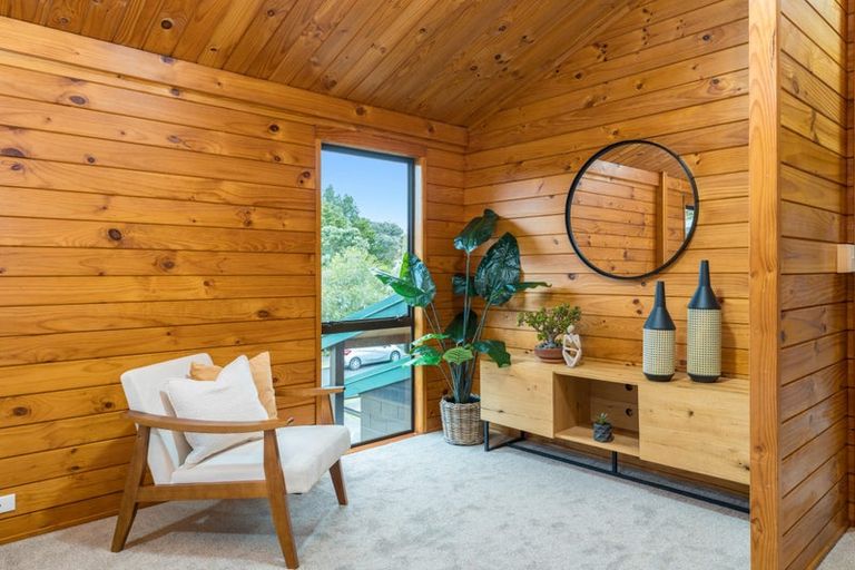 Photo of property in 8 Chardon Place, Henderson, Auckland, 0612