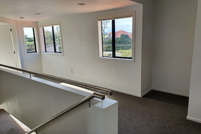 Photo of property in 27c Tamaki Bay Drive, Pakuranga, Auckland, 2010