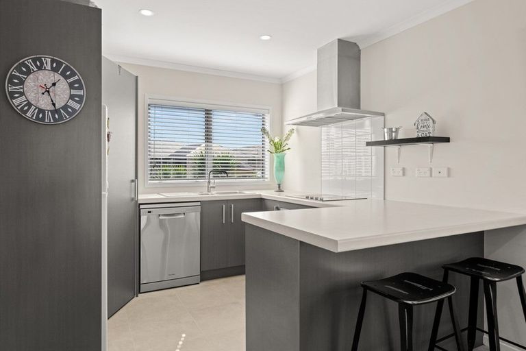 Photo of property in 11 Ponga Place, Papamoa Beach, Papamoa, 3118